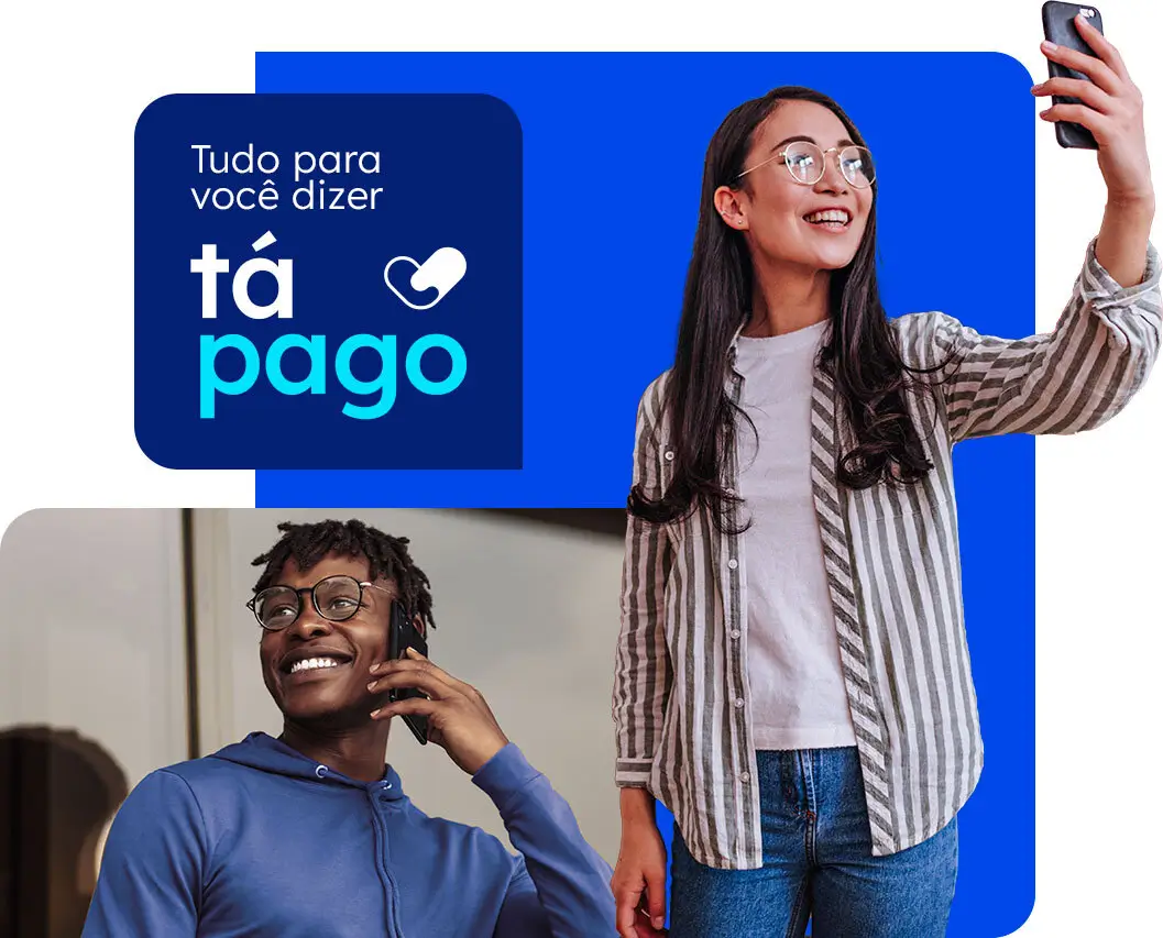 Um Homem e uma Mulher ambos felizes segurando seus smartphones